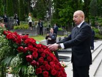Президент Ильхам Алиев и Первая леди Мехрибан Алиева посетили памятник погибшим в борьбе за независимость Литвы (ФОТО/ВИДЕО)