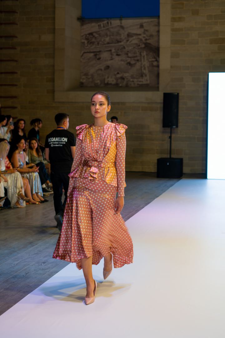Azerbaijan Fashion Week -2023: от ковровых элементов до стиля бохо и шикарных вечерних нарядов (ФОТО)