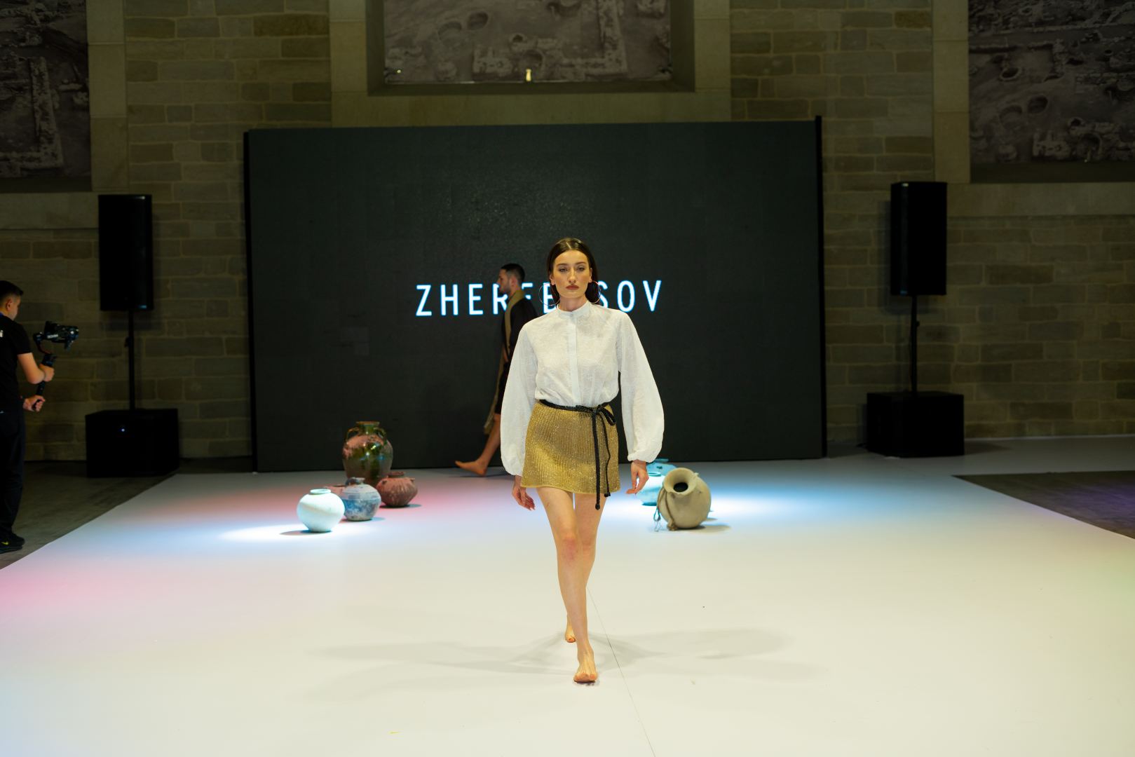 Azerbaijan Fashion Week -2023: от ковровых элементов до стиля бохо и шикарных вечерних нарядов (ФОТО)