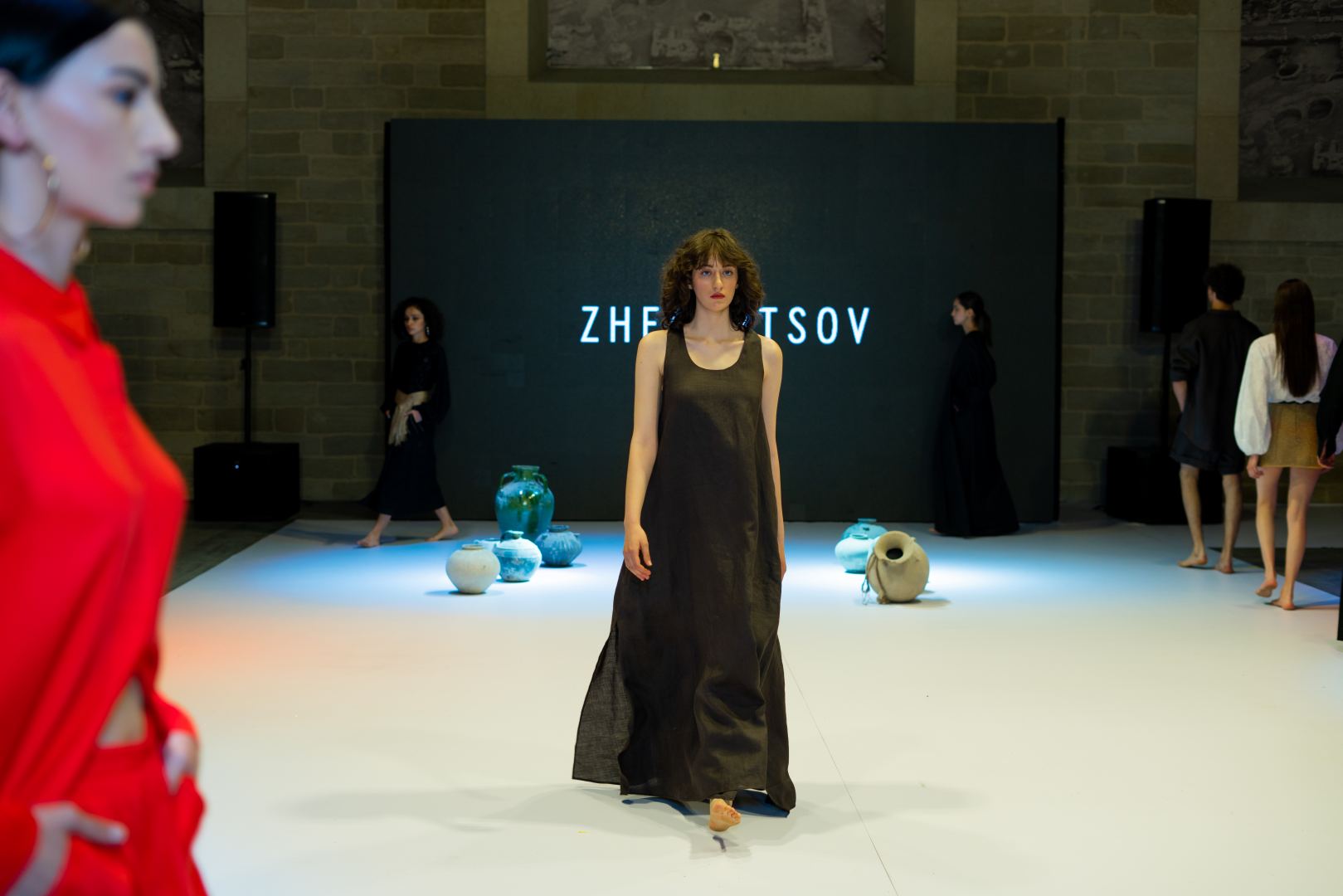 Azerbaijan Fashion Week -2023: от ковровых элементов до стиля бохо и шикарных вечерних нарядов (ФОТО)