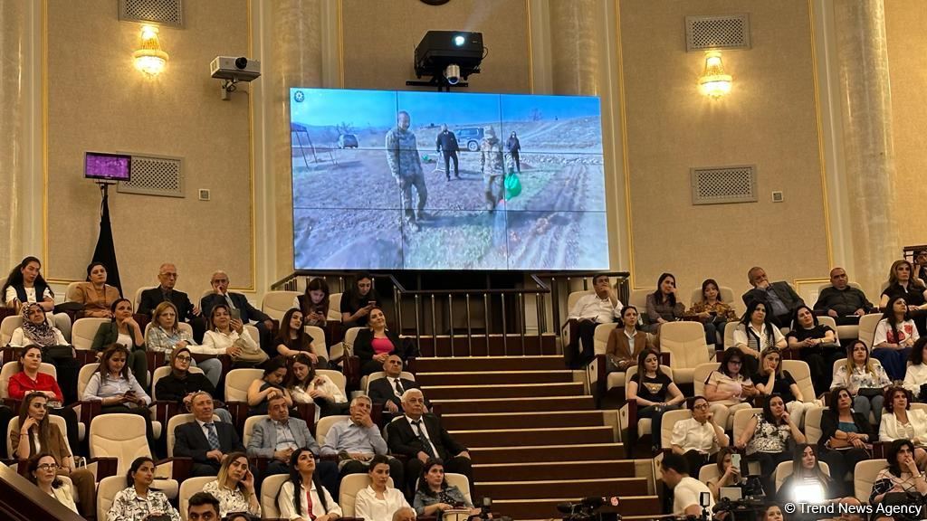 В Академии наук Азербайджана прошла конференция на тему сохранения биологического разнообразия (ФОТО)