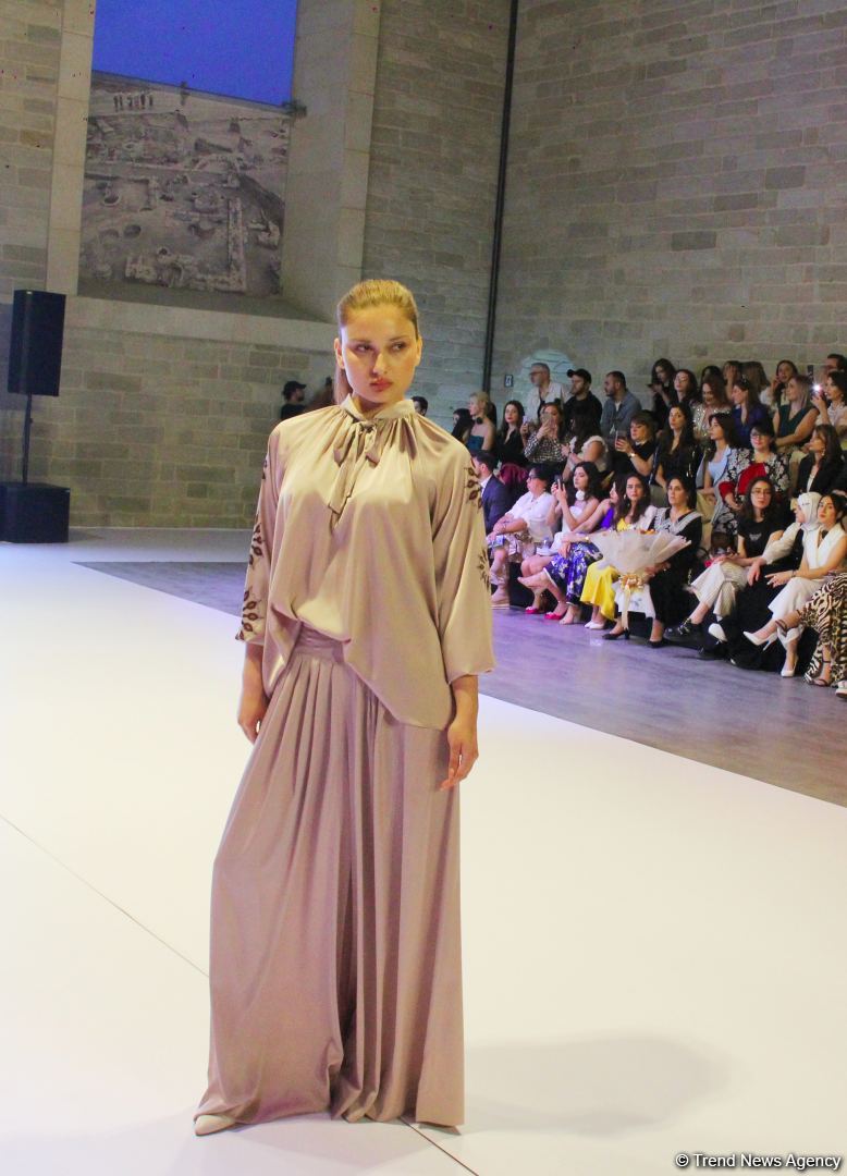 На открытии Azerbaijan Fashion Week представлена коллекция Гюльнары Халиловой "Cizgi" (ФОТО)