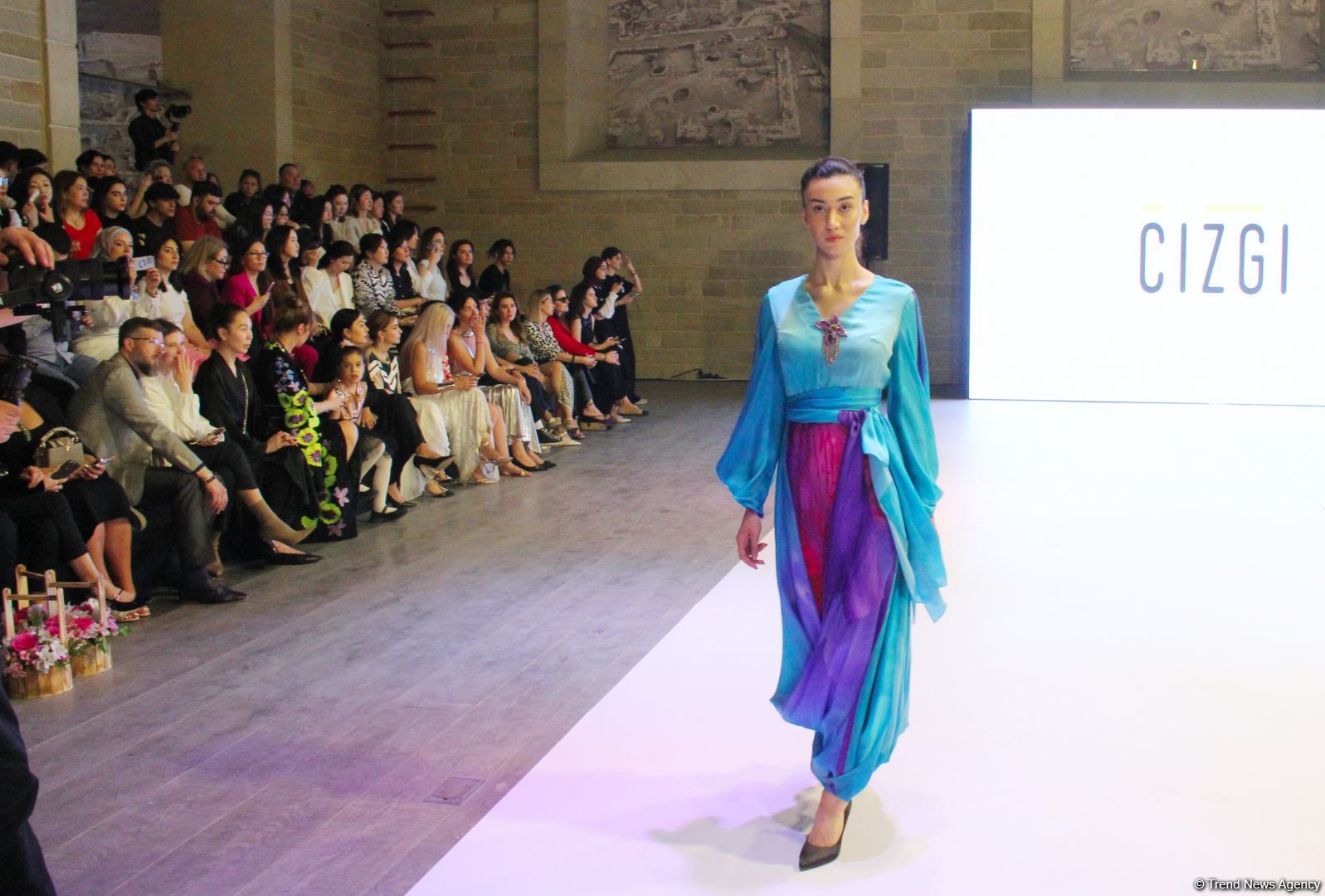 На открытии Azerbaijan Fashion Week представлена коллекция Гюльнары Халиловой "Cizgi" (ФОТО)