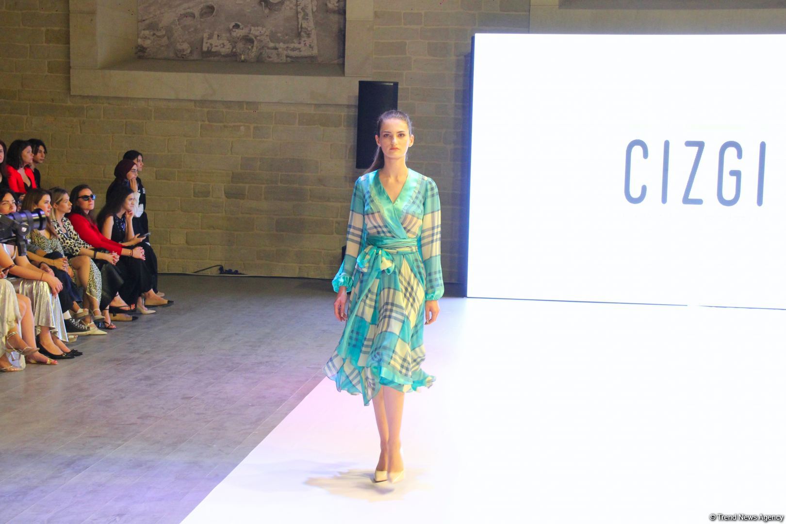 На открытии Azerbaijan Fashion Week представлена коллекция Гюльнары Халиловой "Cizgi" (ФОТО)