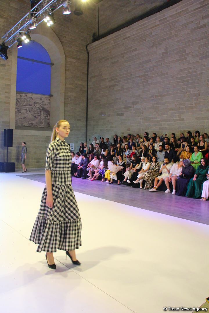 На открытии Azerbaijan Fashion Week представлена коллекция Гюльнары Халиловой "Cizgi" (ФОТО)