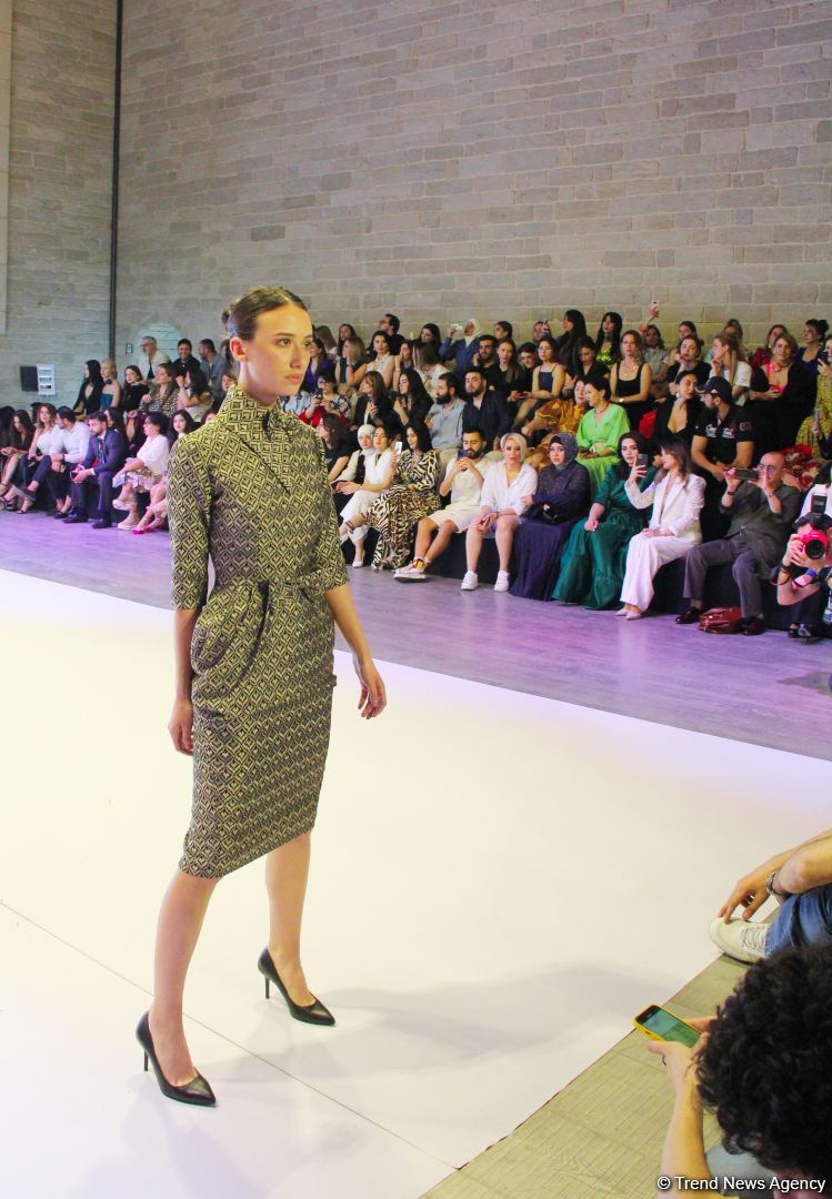 На открытии Azerbaijan Fashion Week представлена коллекция Гюльнары Халиловой "Cizgi" (ФОТО)