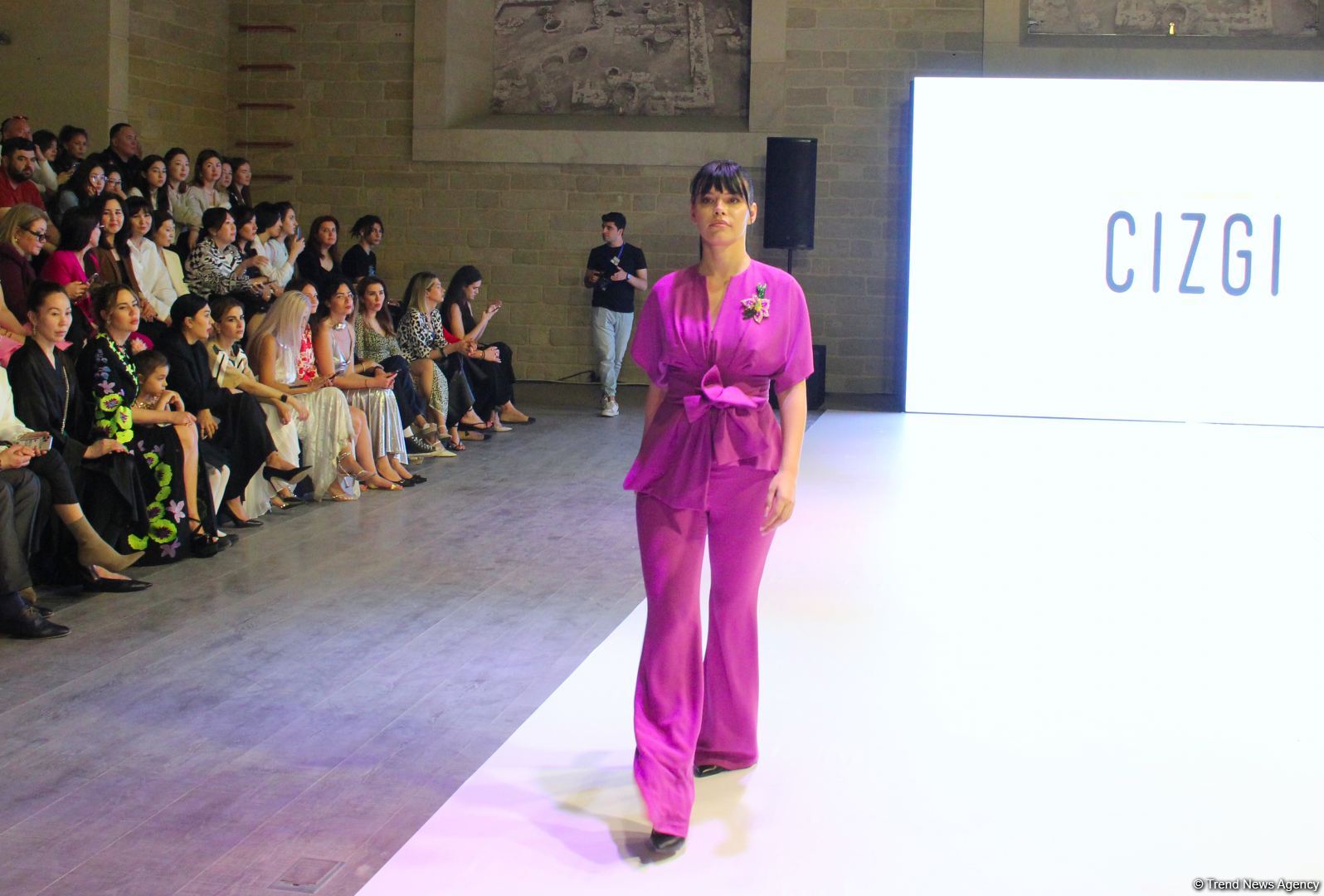 На открытии Azerbaijan Fashion Week представлена коллекция Гюльнары Халиловой "Cizgi" (ФОТО)