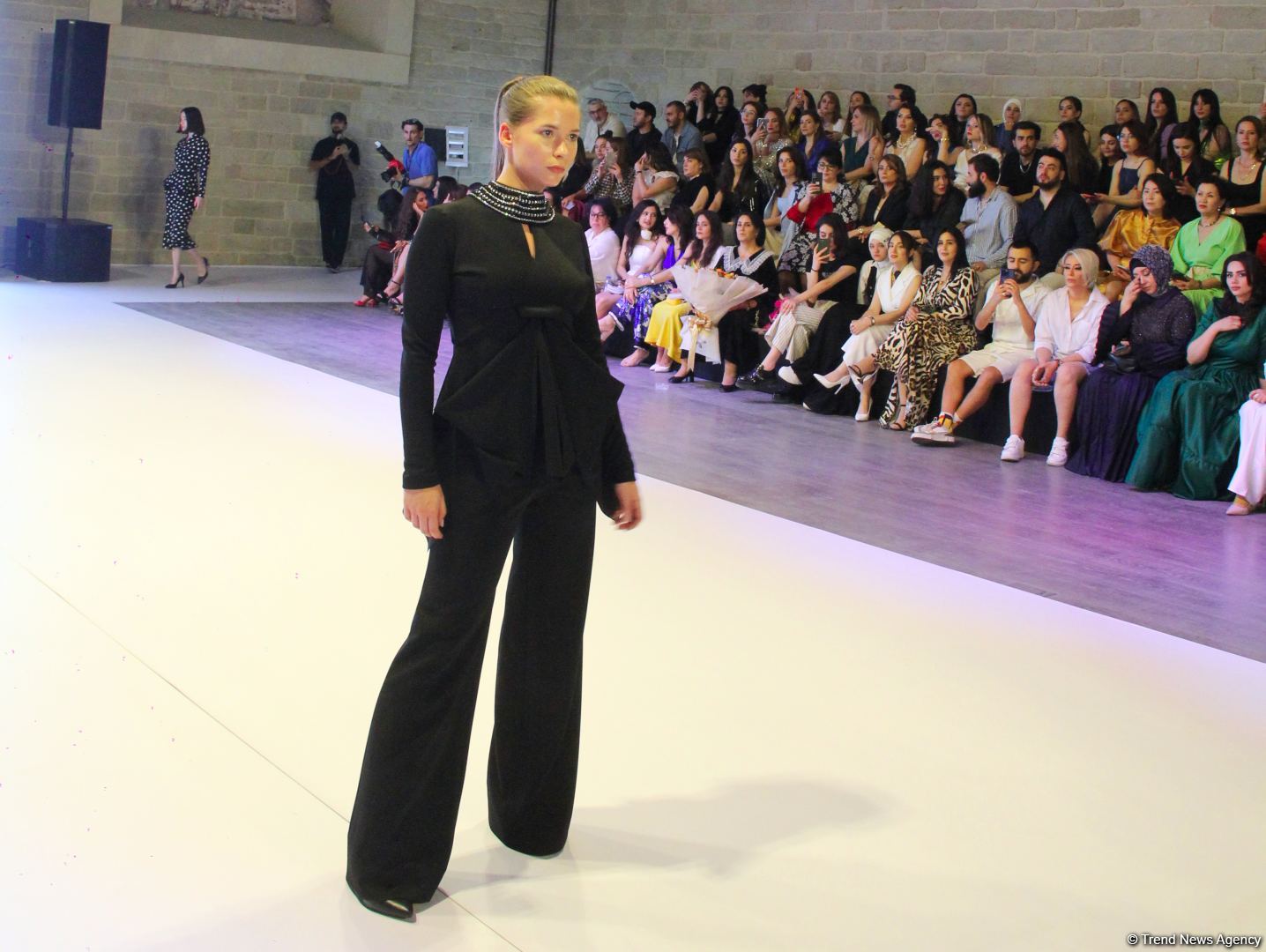 На открытии Azerbaijan Fashion Week представлена коллекция Гюльнары Халиловой "Cizgi" (ФОТО)