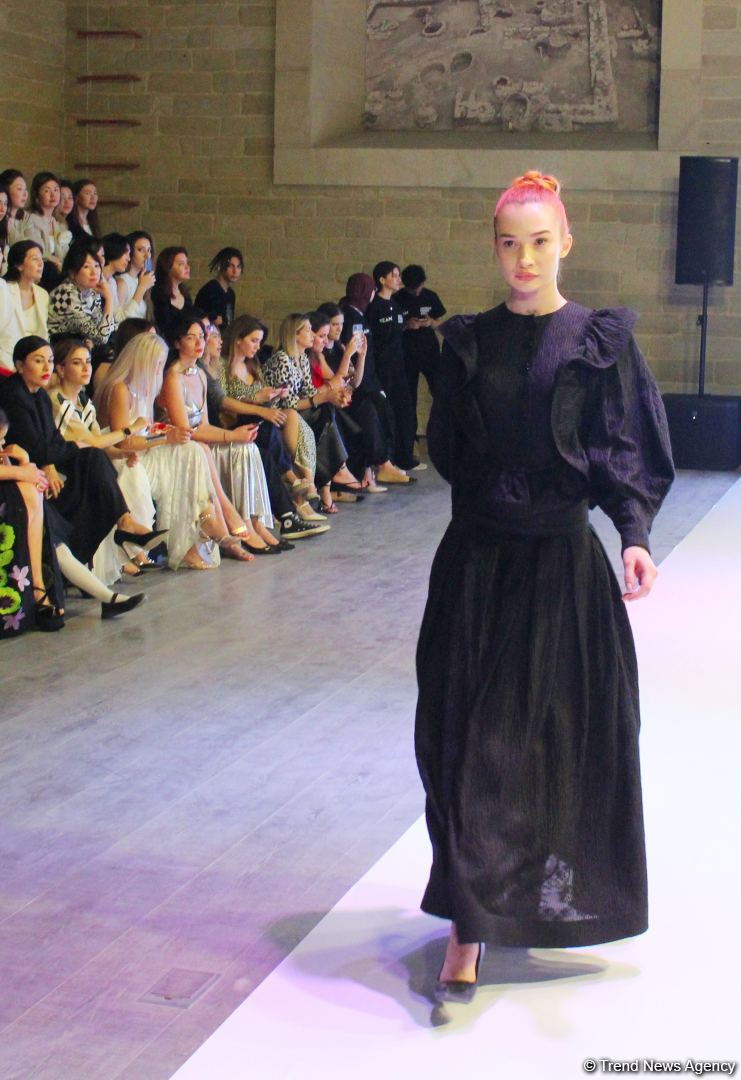 На открытии Azerbaijan Fashion Week представлена коллекция Гюльнары Халиловой "Cizgi" (ФОТО)