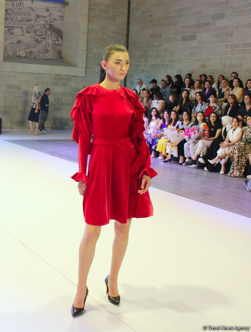 На открытии Azerbaijan Fashion Week представлена коллекция Гюльнары Халиловой "Cizgi" (ФОТО)