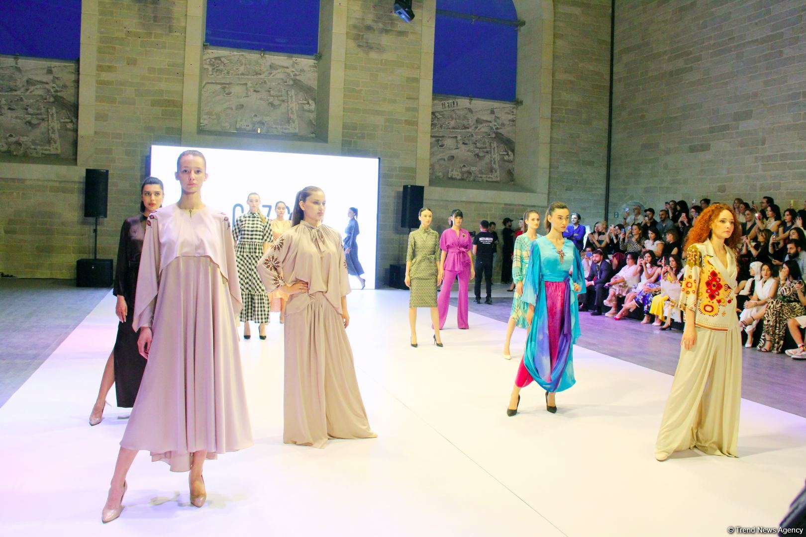На открытии Azerbaijan Fashion Week представлена коллекция Гюльнары Халиловой "Cizgi" (ФОТО)