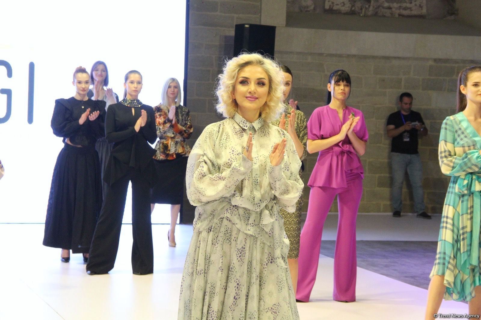 На открытии Azerbaijan Fashion Week представлена коллекция Гюльнары Халиловой "Cizgi" (ФОТО)