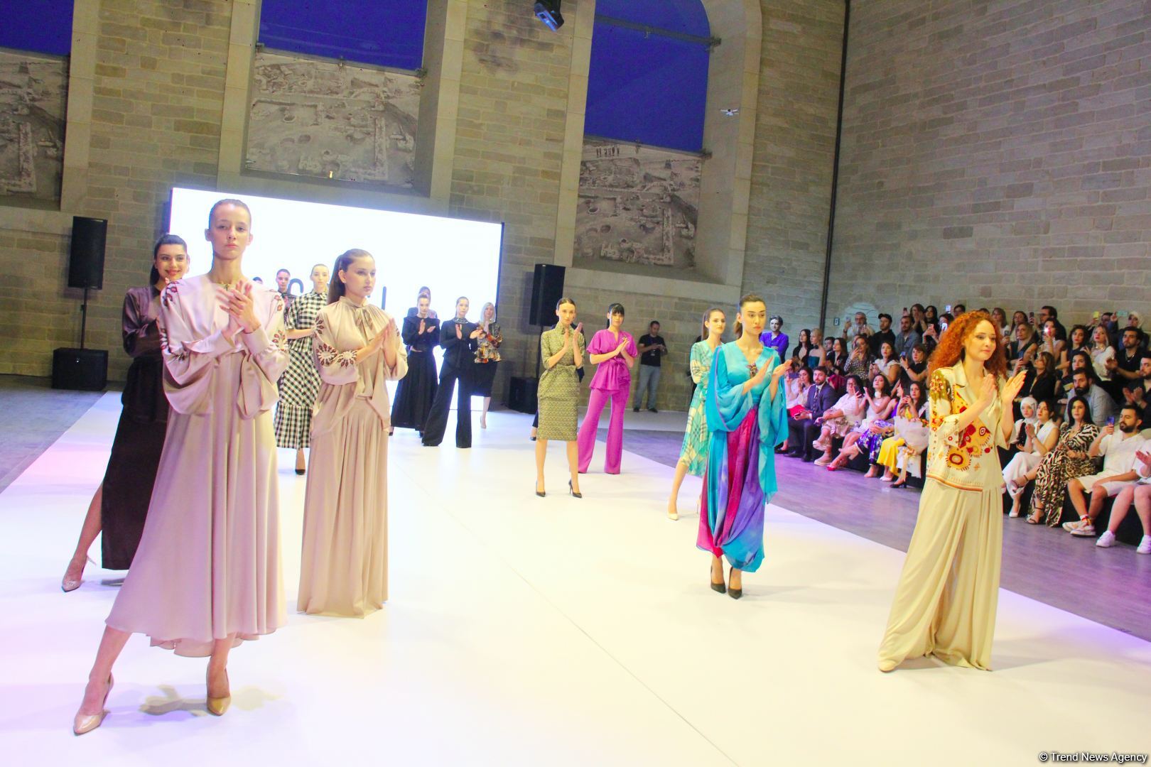 На открытии Azerbaijan Fashion Week представлена коллекция Гюльнары Халиловой "Cizgi" (ФОТО)