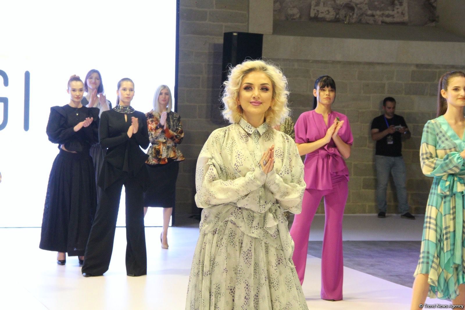 На открытии Azerbaijan Fashion Week представлена коллекция Гюльнары Халиловой "Cizgi" (ФОТО)