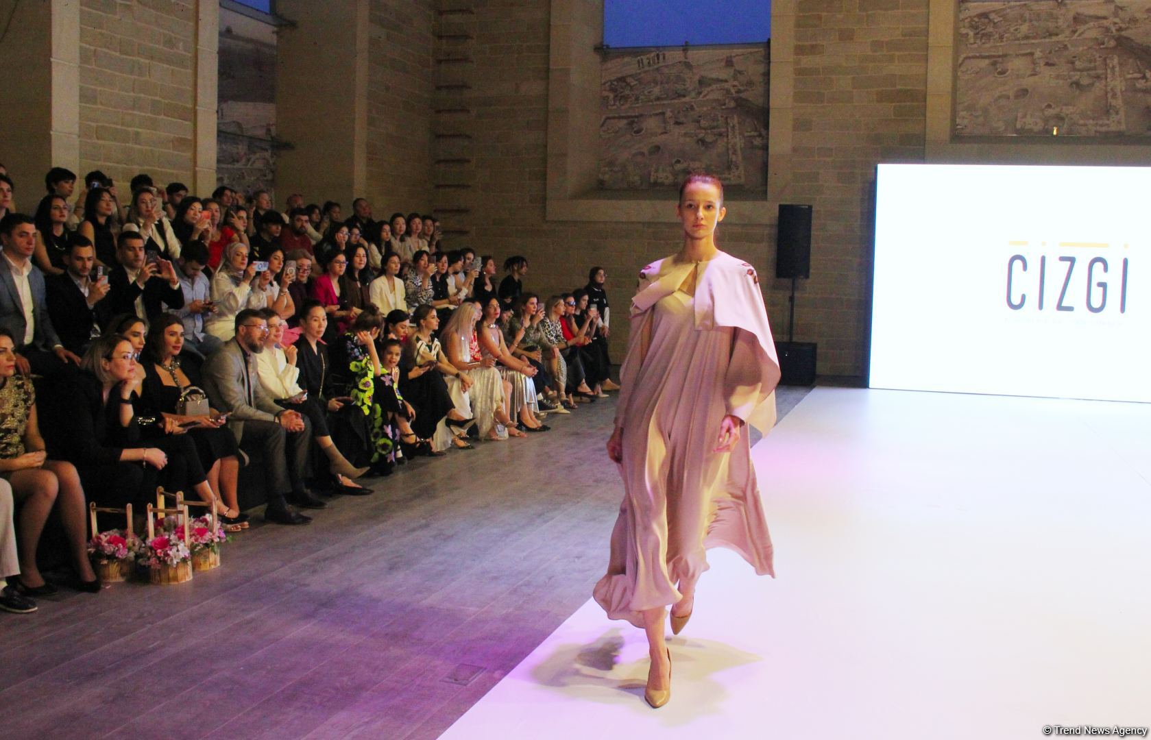 На открытии Azerbaijan Fashion Week представлена коллекция Гюльнары Халиловой "Cizgi" (ФОТО)