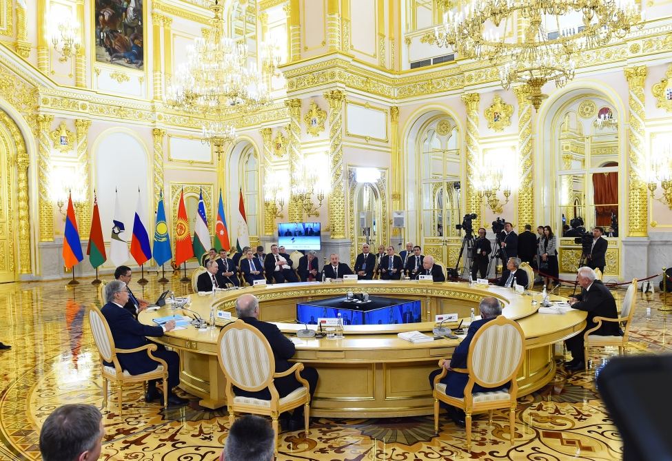 Президент Ильхам Алиев принял участие в Москве в заседании Высшего Евразийского экономического совета в расширенном составе (ФОТО/ВИДЕО)