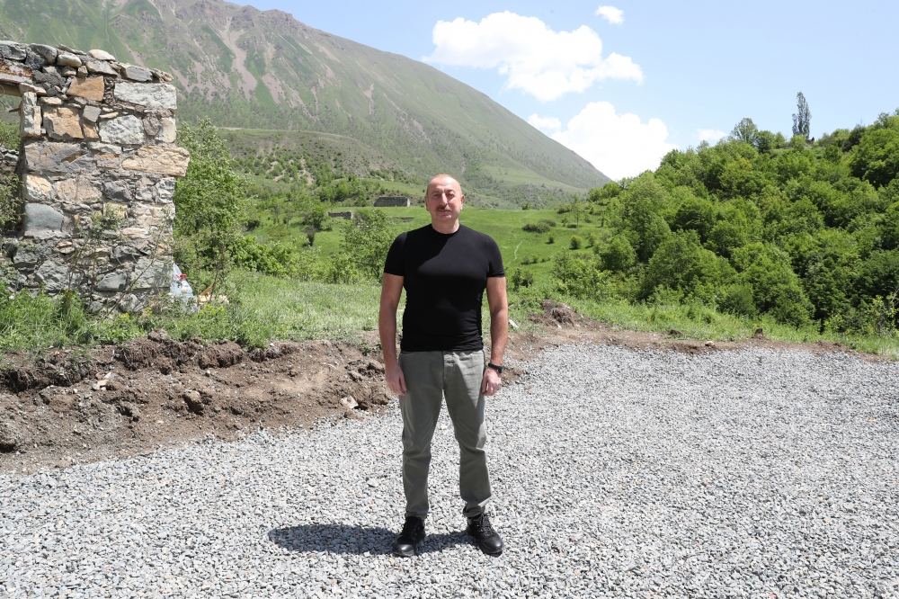 Президент Ильхам Алиев принял участие в церемонии закладки фундамента села Заллар в Кяльбаджаре (ФОТО/ВИДЕО)
