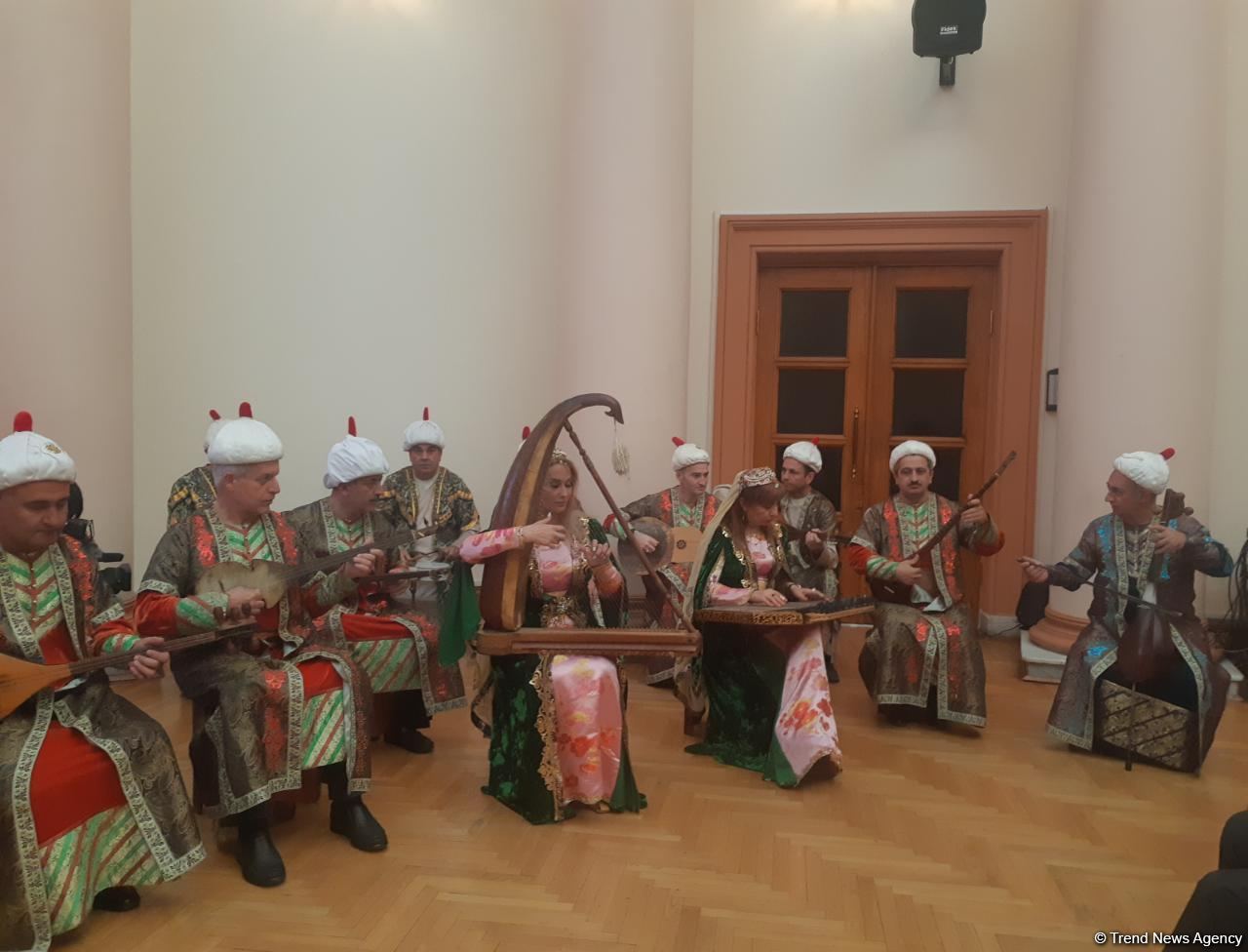Весть о Победе – выставка Эльданиза Бабаева в Баку (ФОТО)