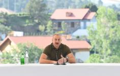 Президент Ильхам Алиев встретился с населением, вернувшимся в город Лачин, вручил им ключи от домов (ФОТО/ВИДЕО)