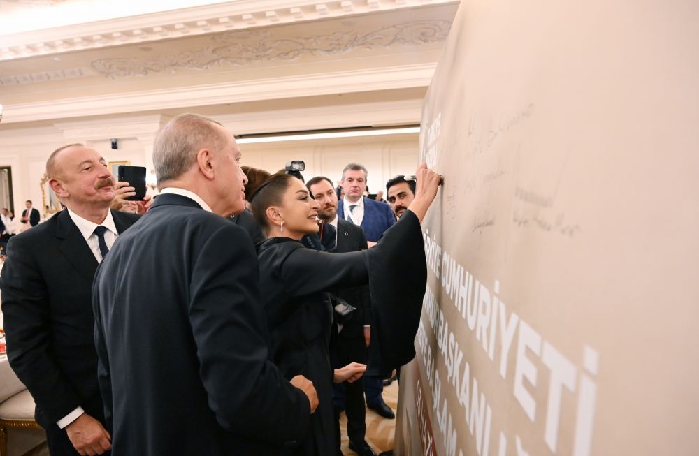Президент Ильхам Алиев и Первая леди Мехрибан Алиева приняли участие в ужине от имени Реджепа Тайипа Эрдогана в Анкаре (ФОТО)
