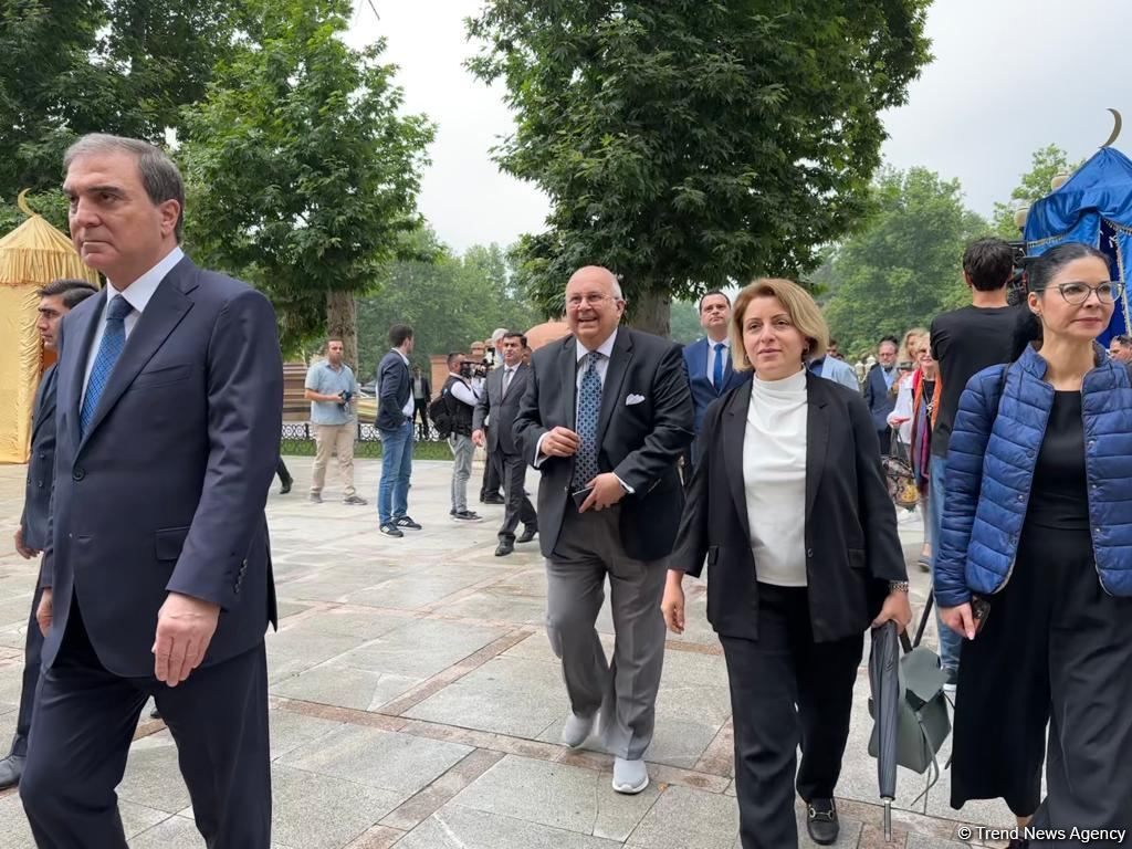 В Гяндже проходит международное мероприятие на тему "Реконструкция, мир и интеграция: Энергия, экономика, окружающая среда и капитал" (ФОТО)