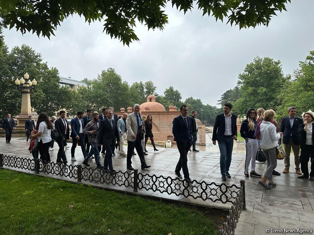 В Гяндже проходит международное мероприятие на тему "Реконструкция, мир и интеграция: Энергия, экономика, окружающая среда и капитал" (ФОТО)