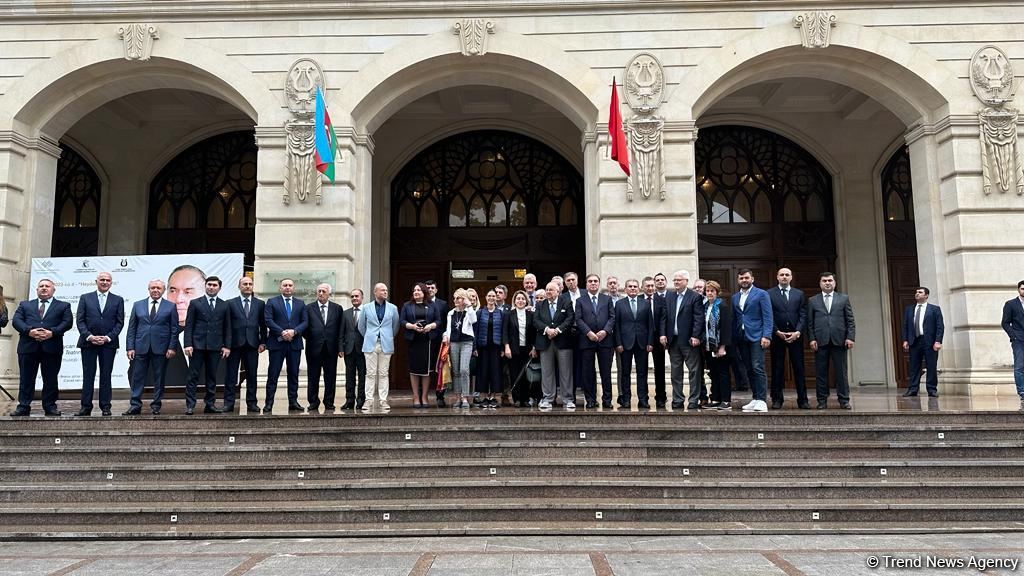 В Гяндже проходит международное мероприятие на тему "Реконструкция, мир и интеграция: Энергия, экономика, окружающая среда и капитал" (ФОТО)
