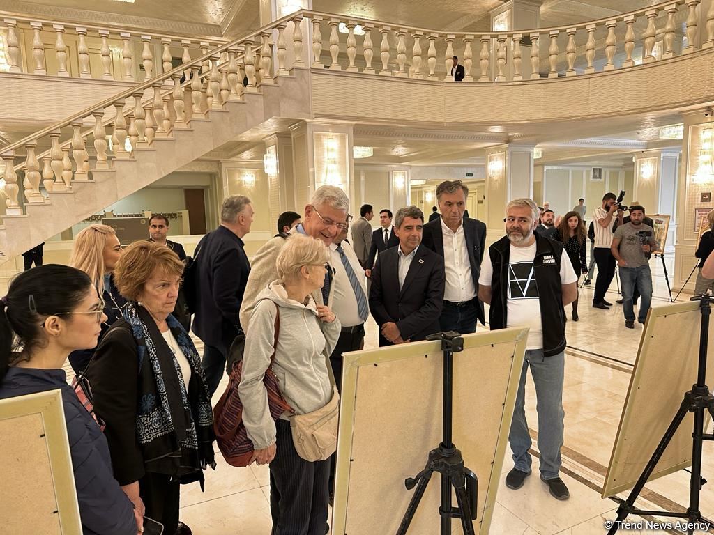 В Гяндже проходит международное мероприятие на тему "Реконструкция, мир и интеграция: Энергия, экономика, окружающая среда и капитал" (ФОТО)