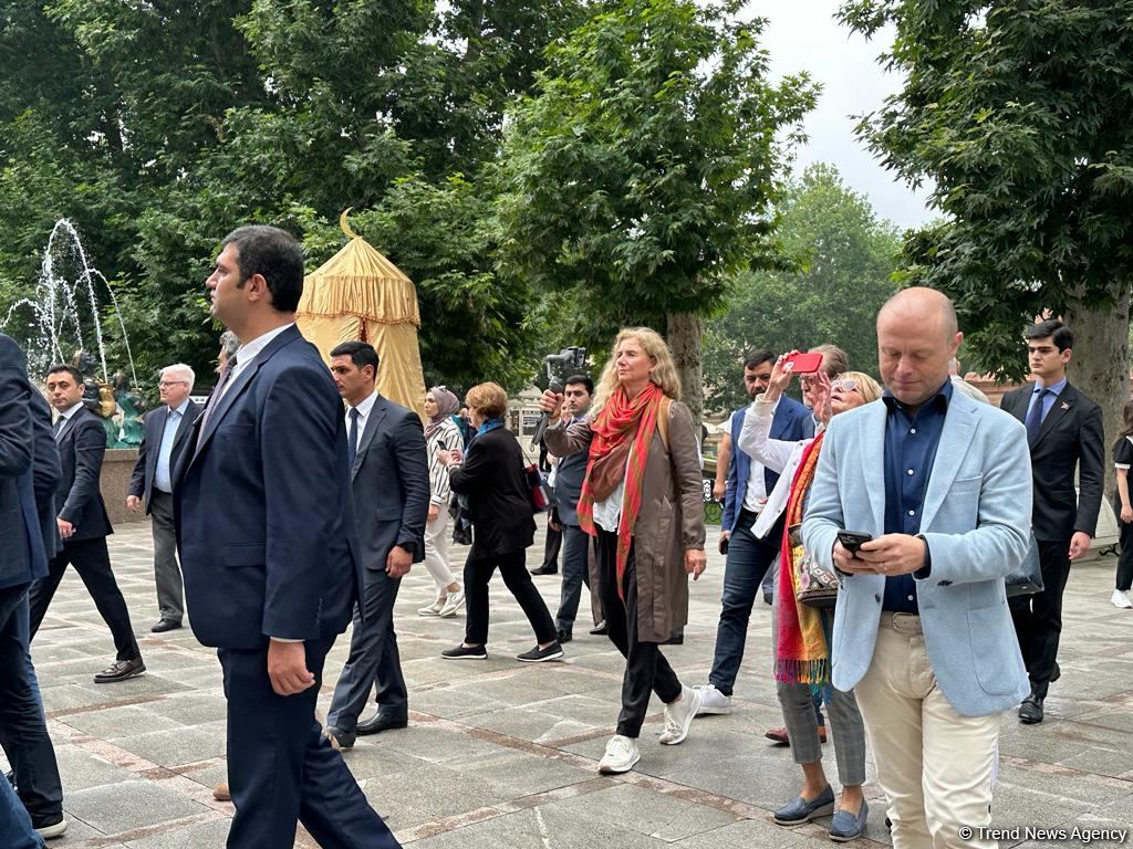 В Гяндже проходит международное мероприятие на тему "Реконструкция, мир и интеграция: Энергия, экономика, окружающая среда и капитал" (ФОТО)
