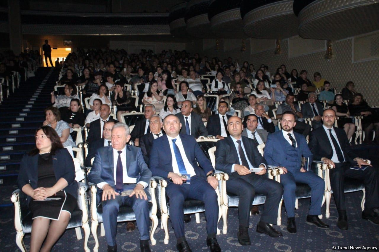 В Гяндже проходит международное мероприятие на тему "Реконструкция, мир и интеграция: Энергия, экономика, окружающая среда и капитал" (ФОТО)
