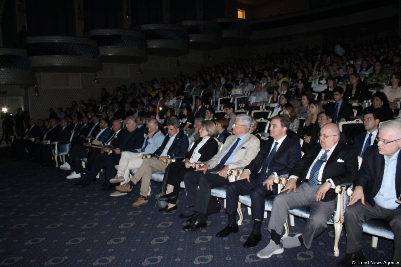 В Гяндже проходит международное мероприятие на тему "Реконструкция, мир и интеграция: Энергия, экономика, окружающая среда и капитал" (ФОТО)