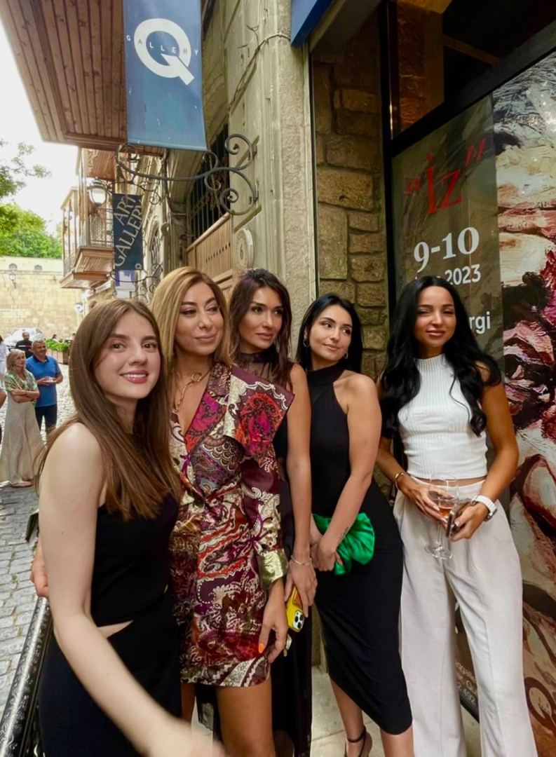 История и культура в лицах – в Баку открылась выставка портретов "İz" (ФОТО)
