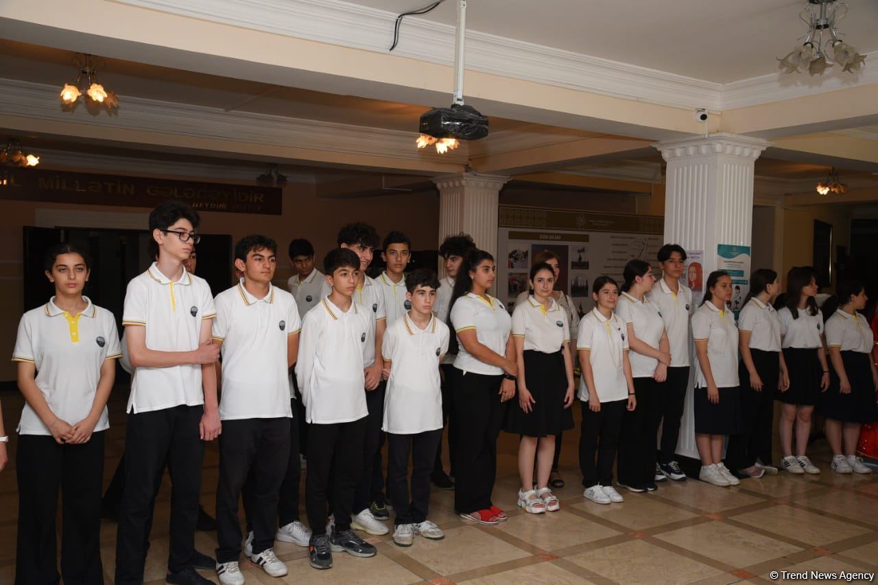 Ukrainian schoolchildren visit Lyceum named after academician Zarifa Aliyeva (PHOTO)