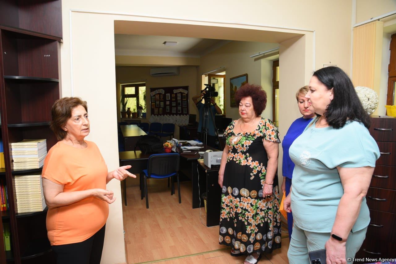 Ukrainian schoolchildren visit Lyceum named after academician Zarifa Aliyeva (PHOTO)