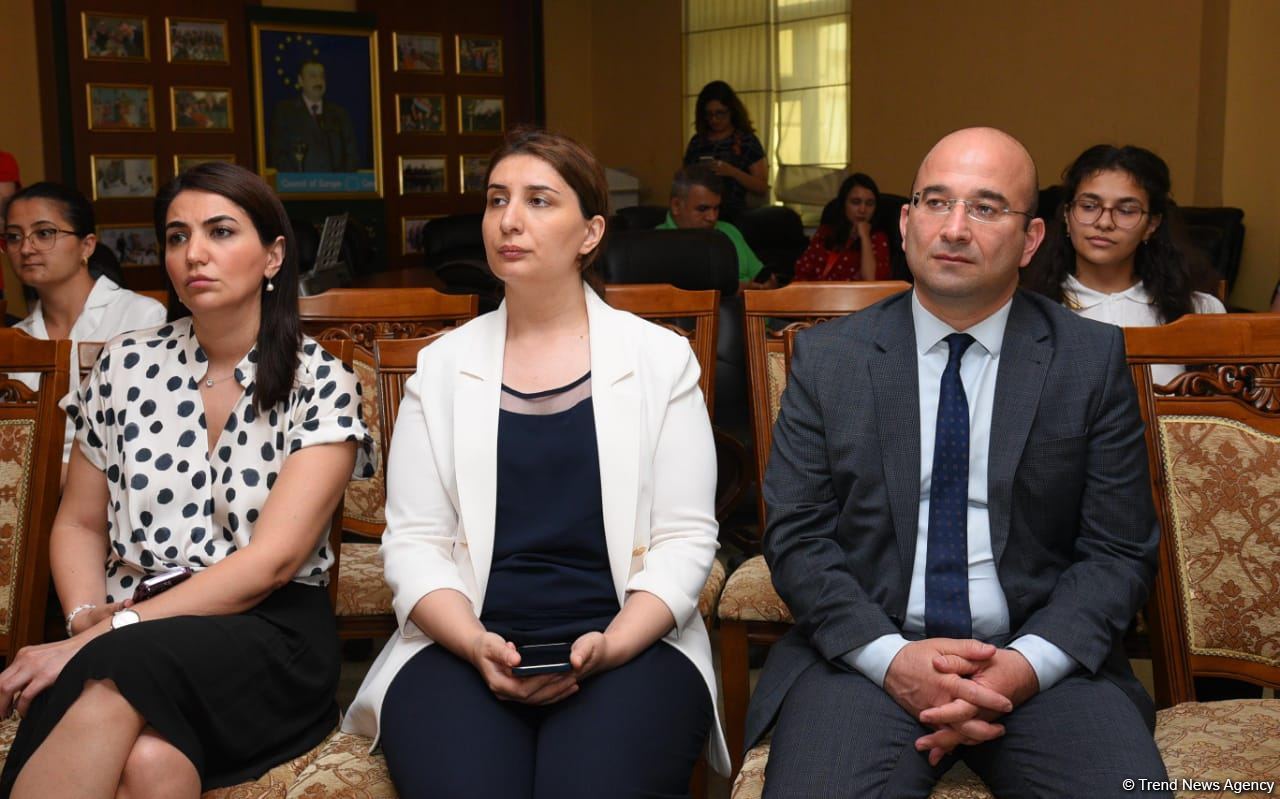 Ukrainian schoolchildren visit Lyceum named after academician Zarifa Aliyeva (PHOTO)