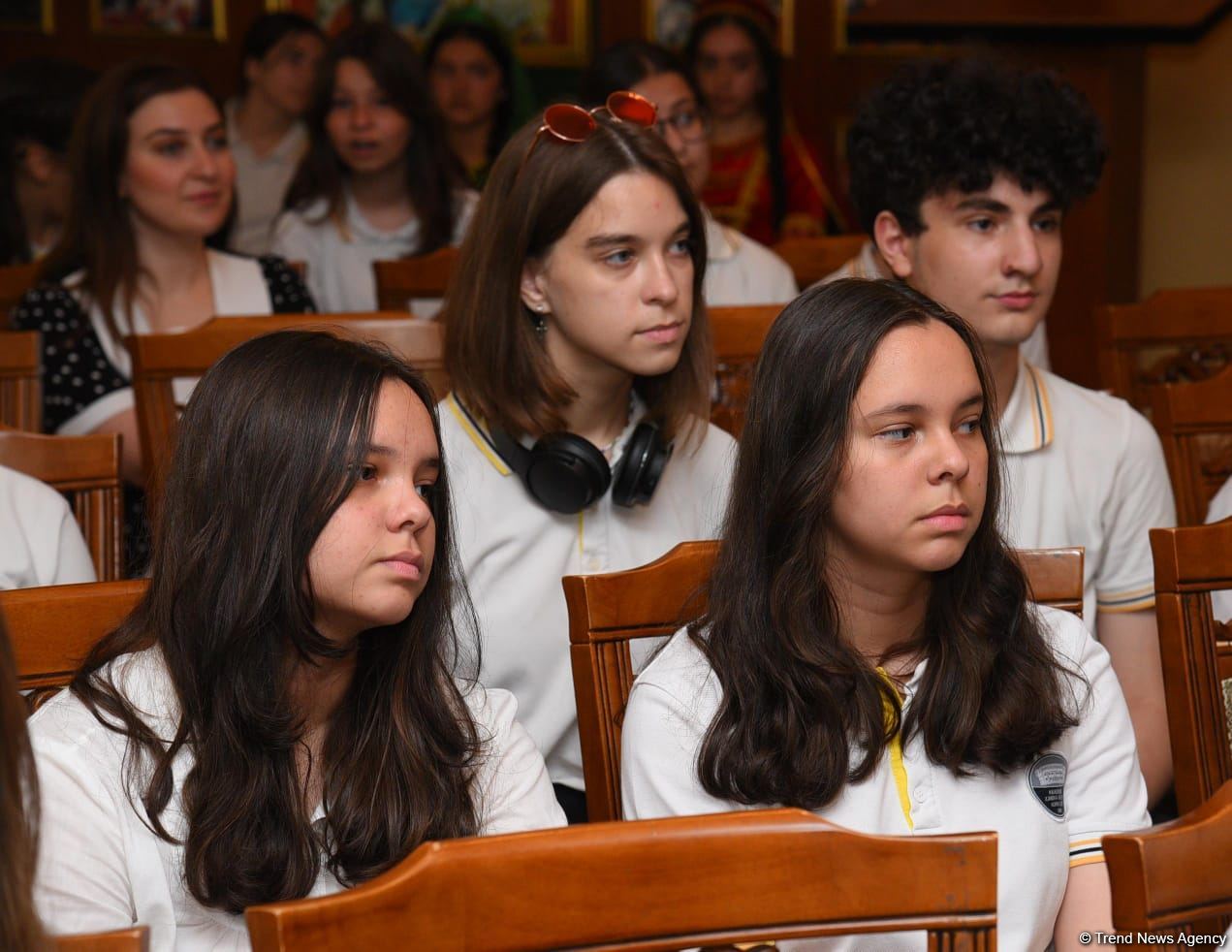 Ukrainian schoolchildren visit Lyceum named after academician Zarifa Aliyeva (PHOTO)
