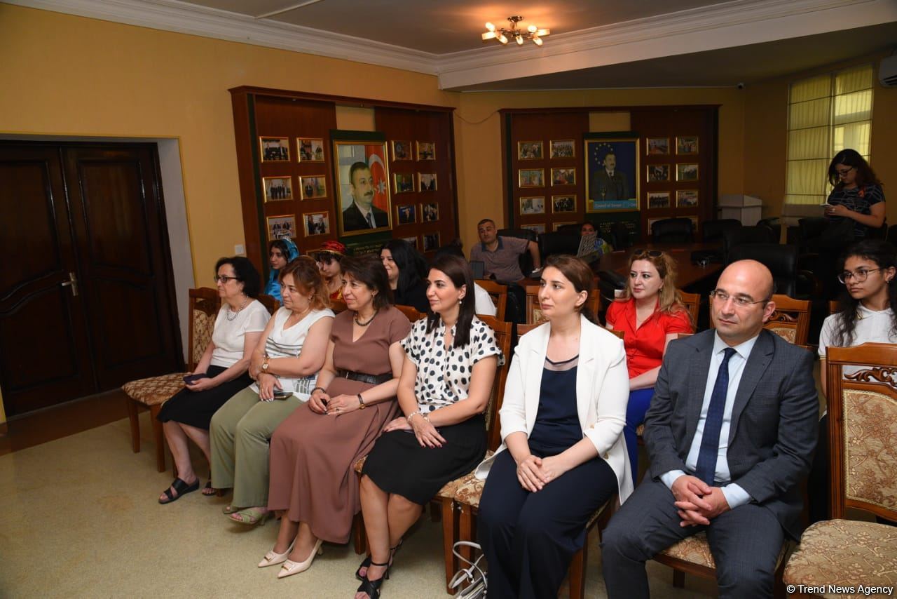 Ukrainian schoolchildren visit Lyceum named after academician Zarifa Aliyeva (PHOTO)