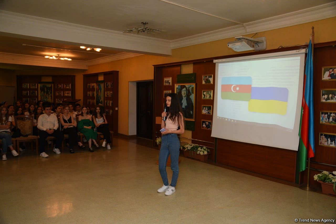 Ukrainian schoolchildren visit Lyceum named after academician Zarifa Aliyeva (PHOTO)
