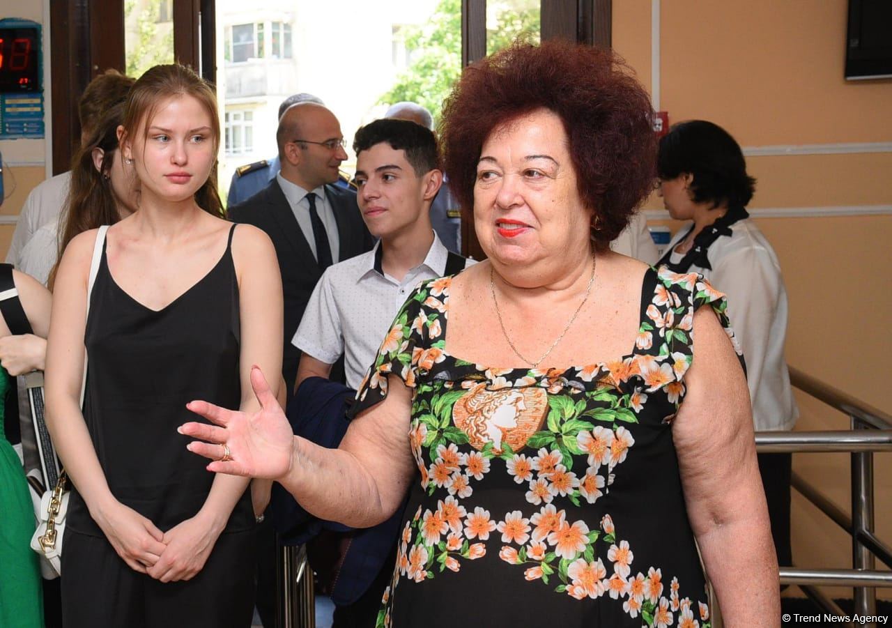 Ukrainian schoolchildren visit Lyceum named after academician Zarifa Aliyeva (PHOTO)