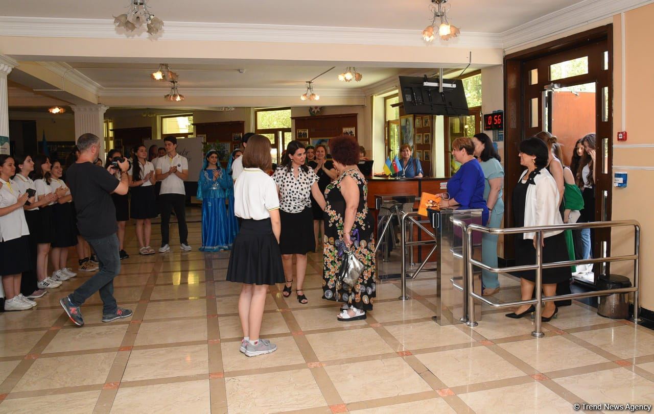 Ukrainian schoolchildren visit Lyceum named after academician Zarifa Aliyeva (PHOTO)