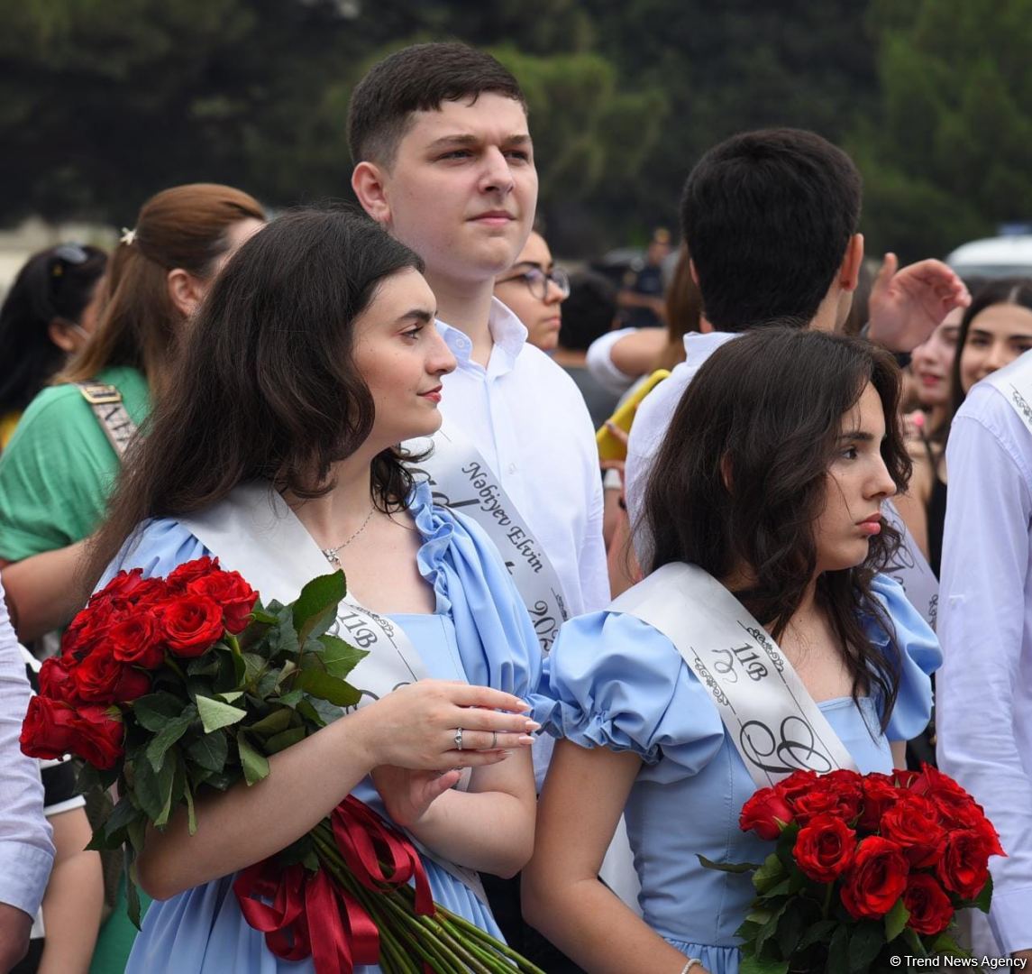 "Последний звонок" в школах Азербайджана (ФОТО)