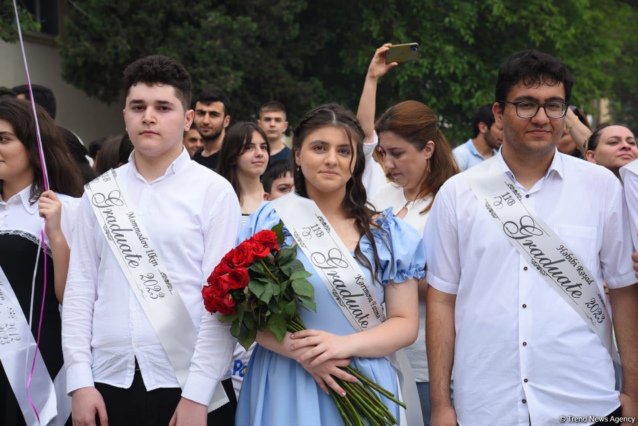 "Последний звонок" в школах Азербайджана (ФОТО)