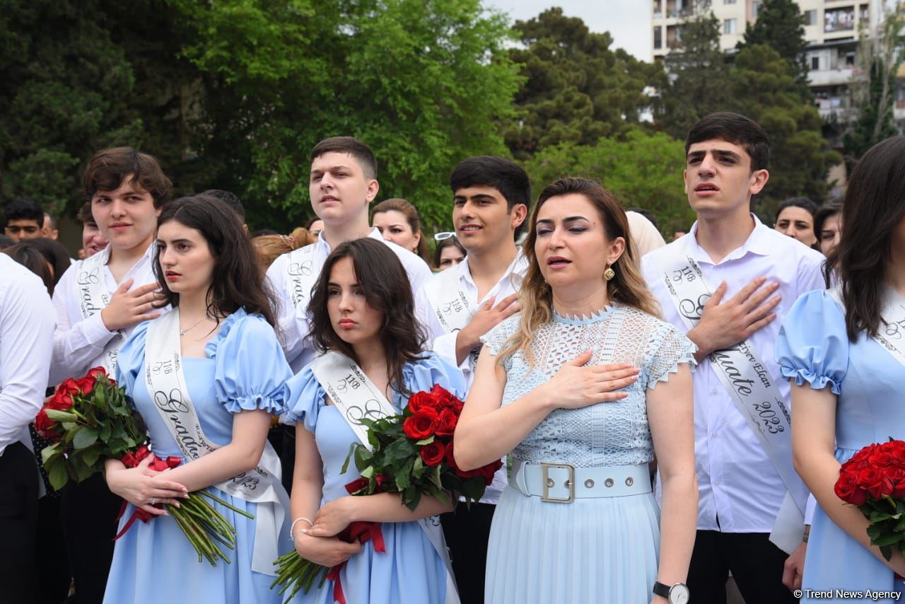 "Последний звонок" в школах Азербайджана (ФОТО)