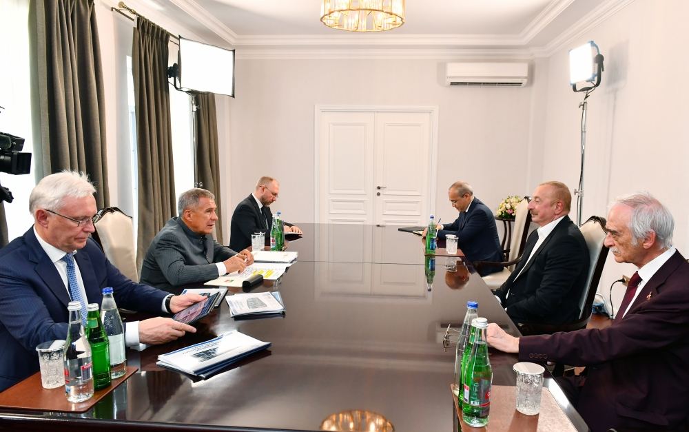 President Ilham Aliyev, Rais of Russia's Tatarstan hold meeting (PHOTO/VIDEO)