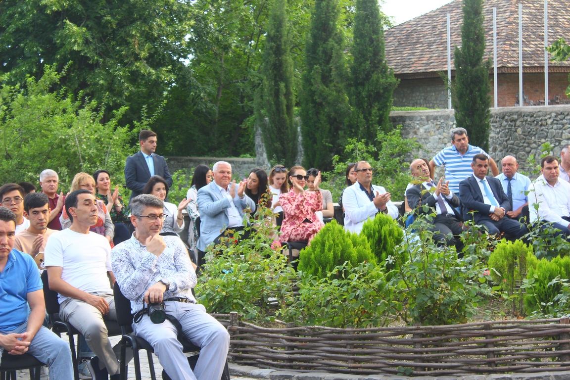 Шеки в ярких красках народности Йи и душевной музыки Страны Огней (ФОТО)