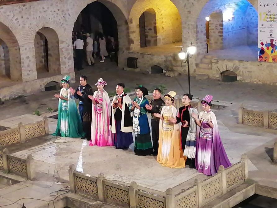 Шеки в ярких красках народности Йи и душевной музыки Страны Огней (ФОТО)