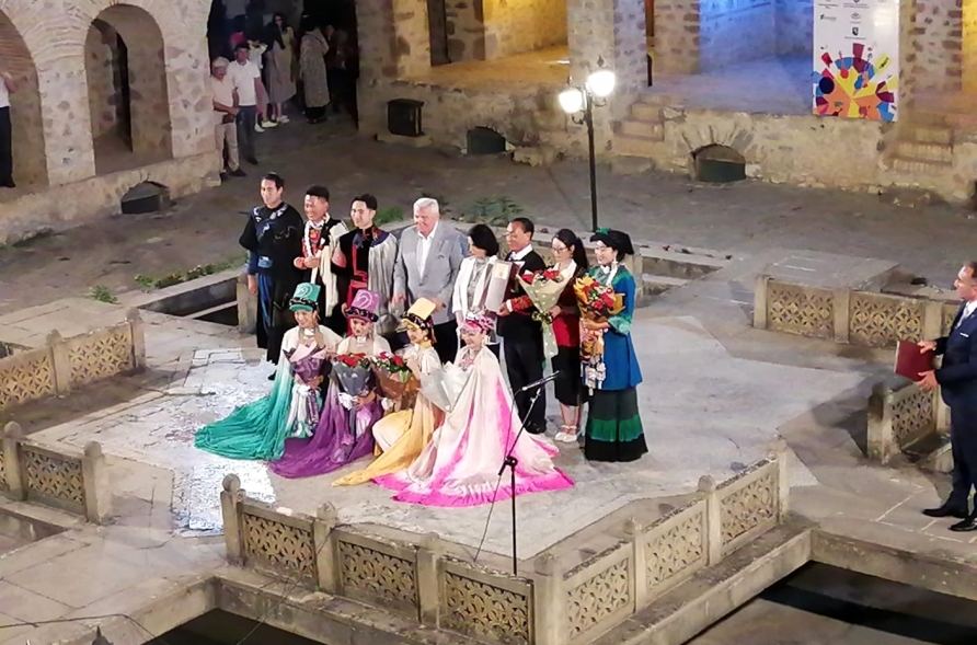 Шеки в ярких красках народности Йи и душевной музыки Страны Огней (ФОТО)