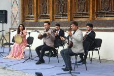 Шеки в ярких красках народности Йи и душевной музыки Страны Огней (ФОТО)