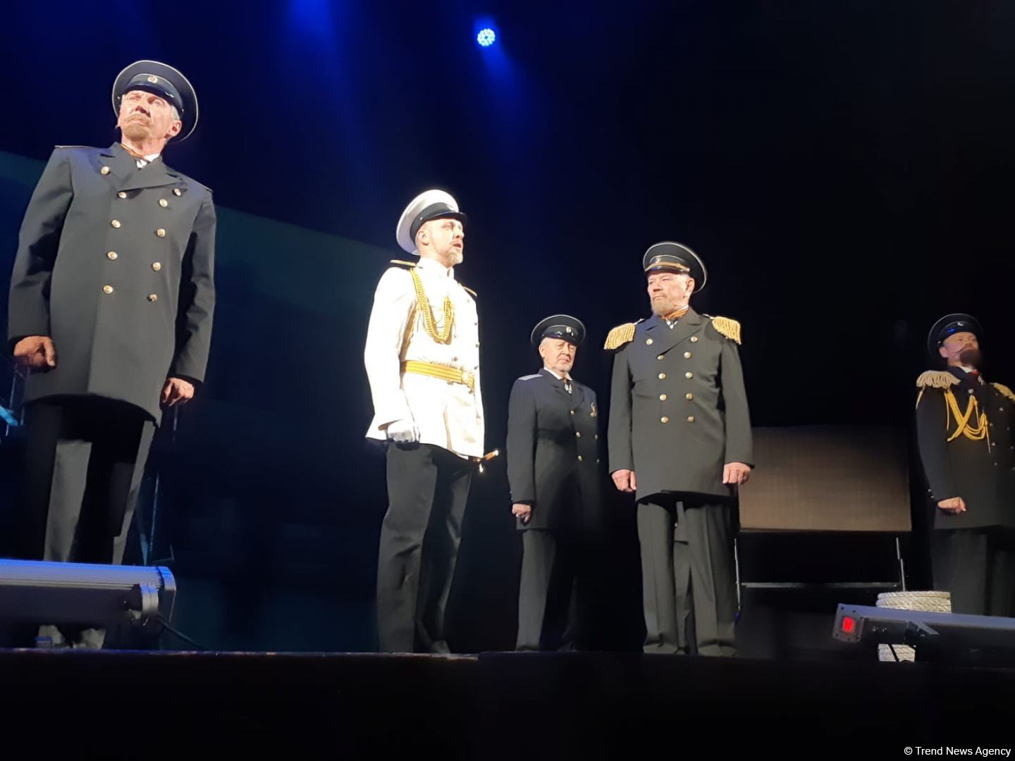 "Крейсера" Владивостока покидают бакинскую бухту – противостояние двух антиподов на театральной сцене (ФОТО)