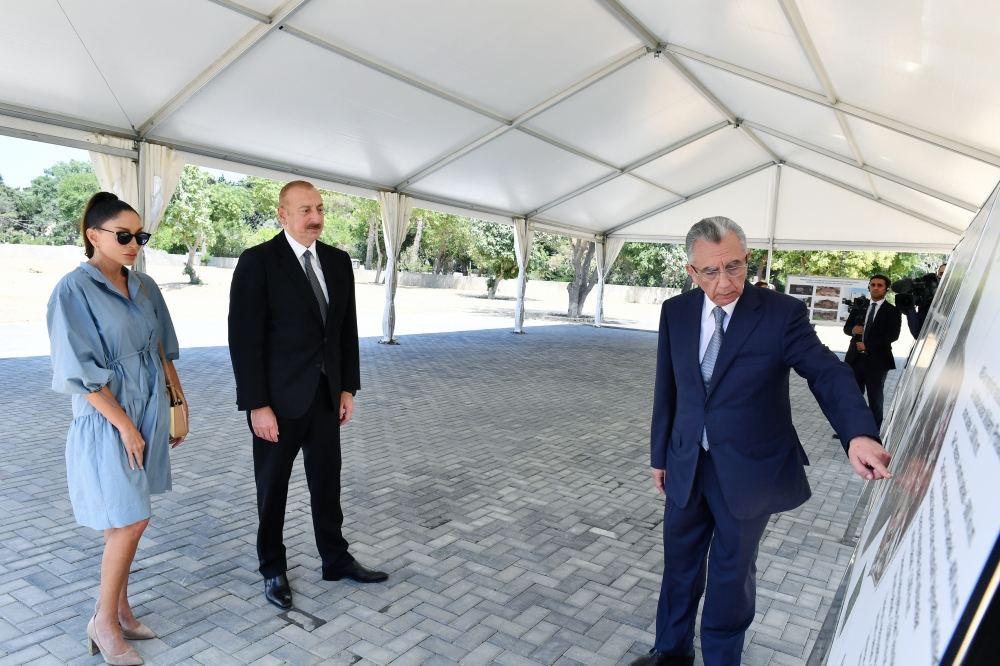 Президент Ильхам Алиев и Первая леди Мехрибан Алиева ознакомились с работами, проводимыми в Центральном ботаническом саду (ФОТО)